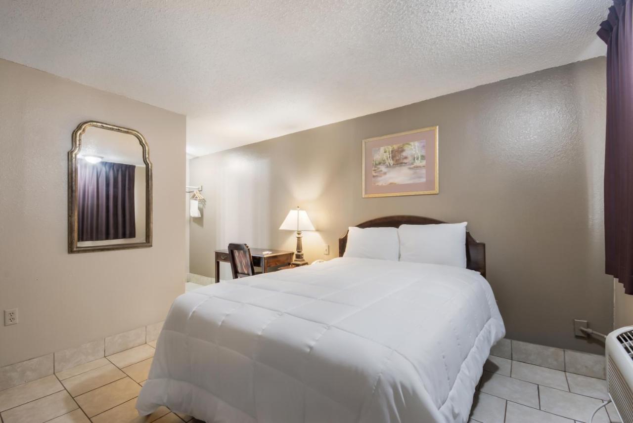Americas Best Value Inn Woodward At 8Th St Экстерьер фото