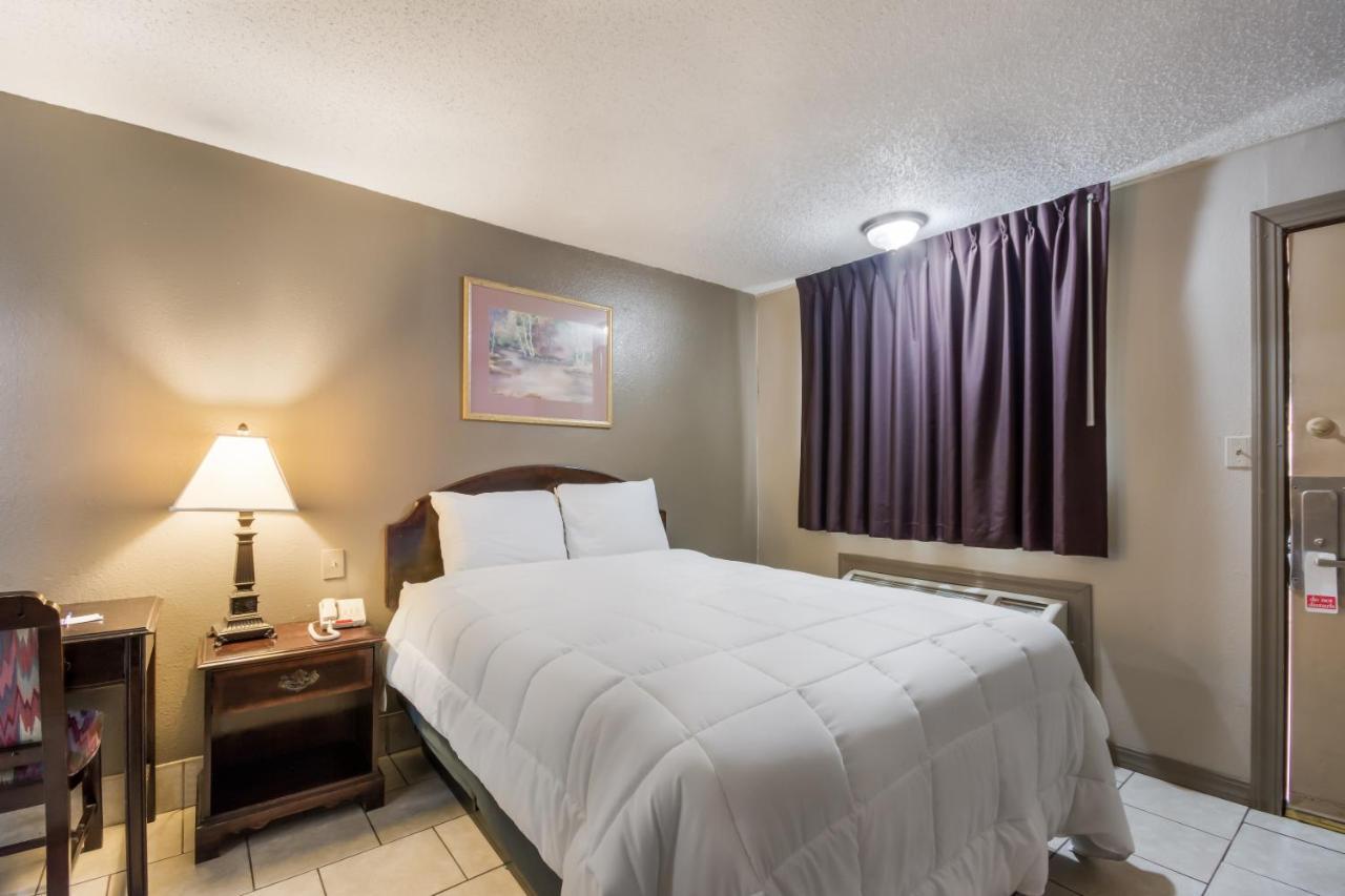 Americas Best Value Inn Woodward At 8Th St Экстерьер фото