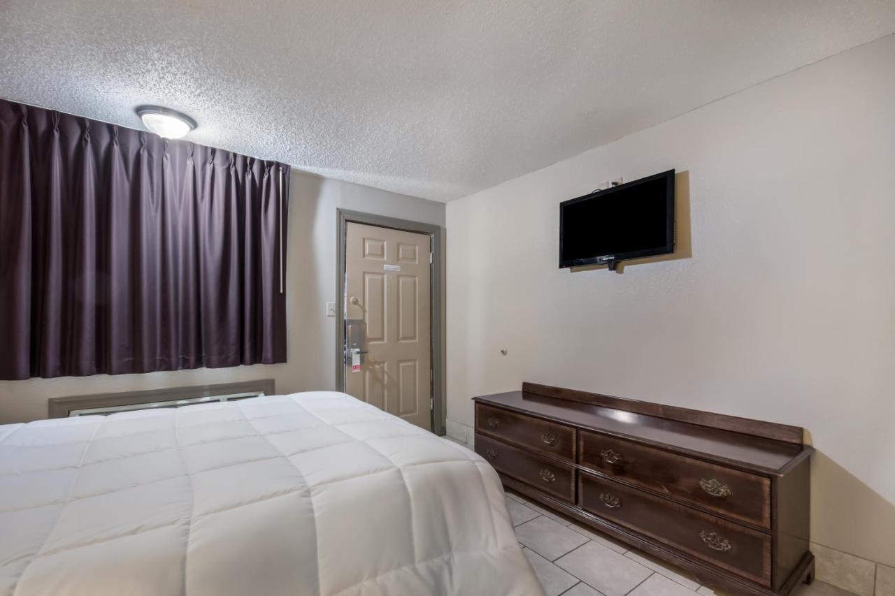 Americas Best Value Inn Woodward At 8Th St Экстерьер фото