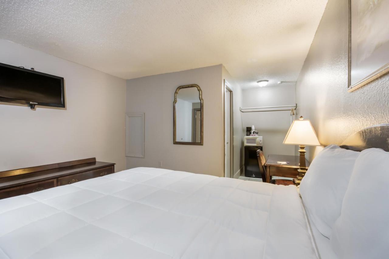 Americas Best Value Inn Woodward At 8Th St Экстерьер фото