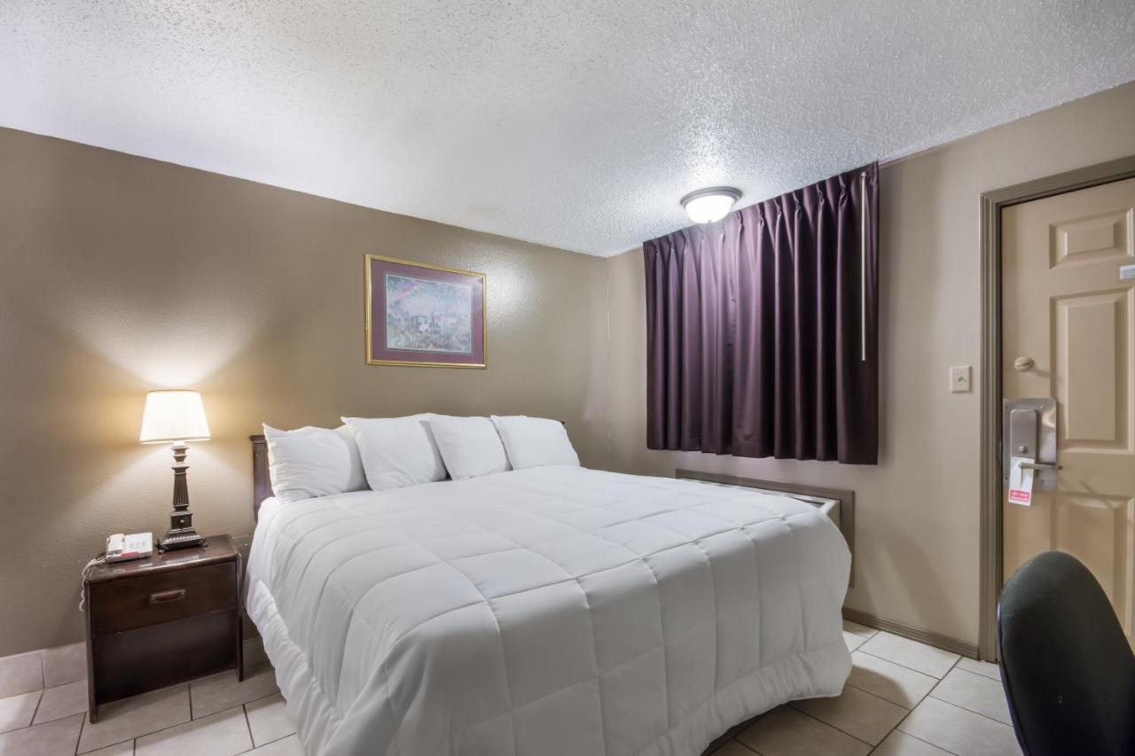 Americas Best Value Inn Woodward At 8Th St Экстерьер фото