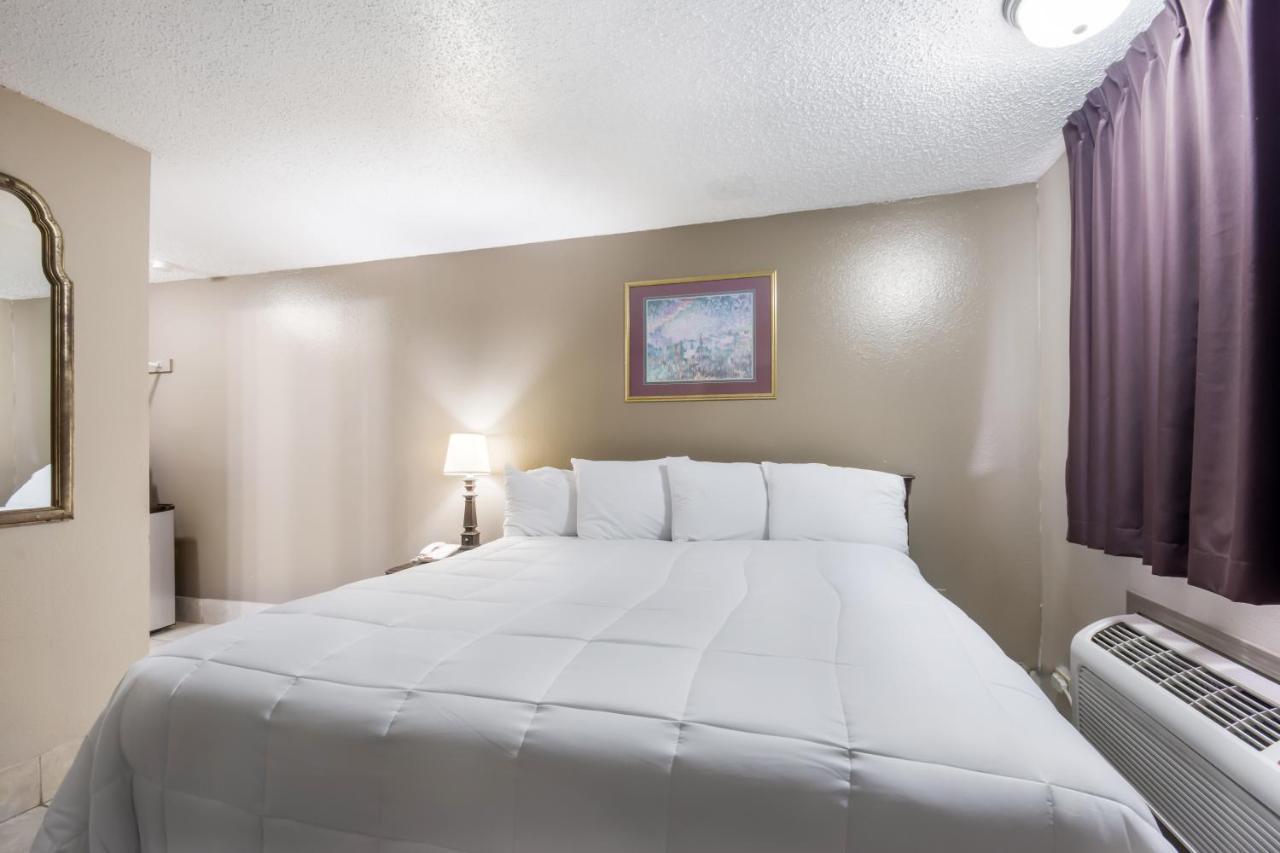 Americas Best Value Inn Woodward At 8Th St Экстерьер фото