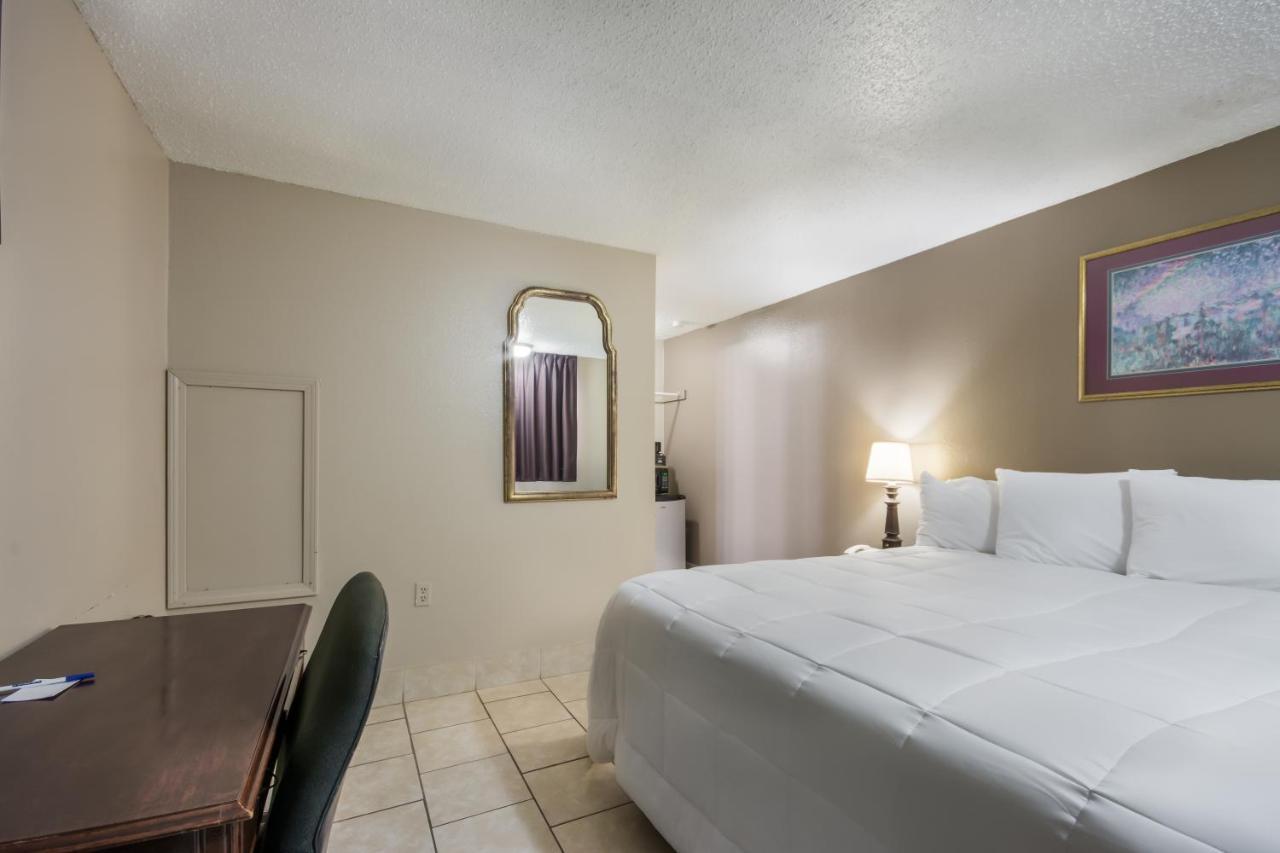 Americas Best Value Inn Woodward At 8Th St Экстерьер фото
