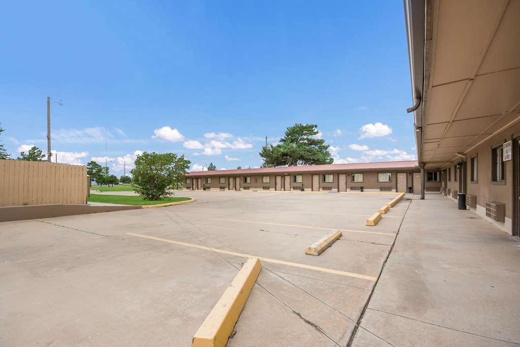 Americas Best Value Inn Woodward At 8Th St Экстерьер фото