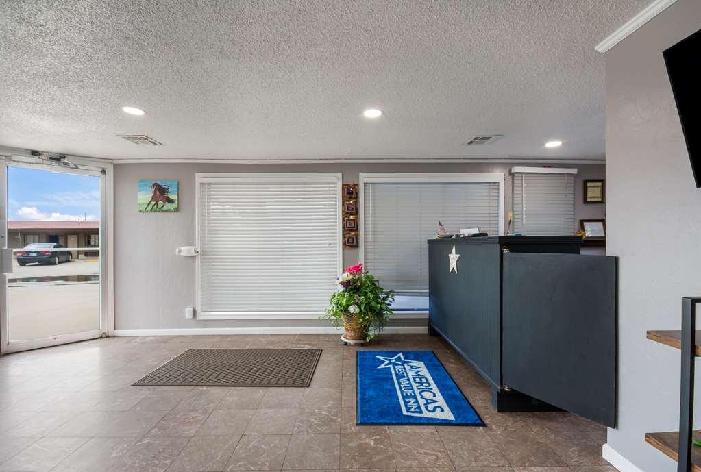Americas Best Value Inn Woodward At 8Th St Интерьер фото