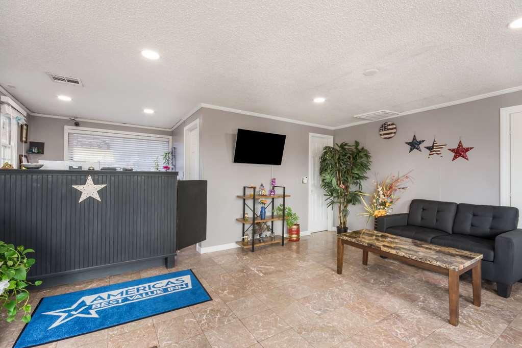 Americas Best Value Inn Woodward At 8Th St Интерьер фото