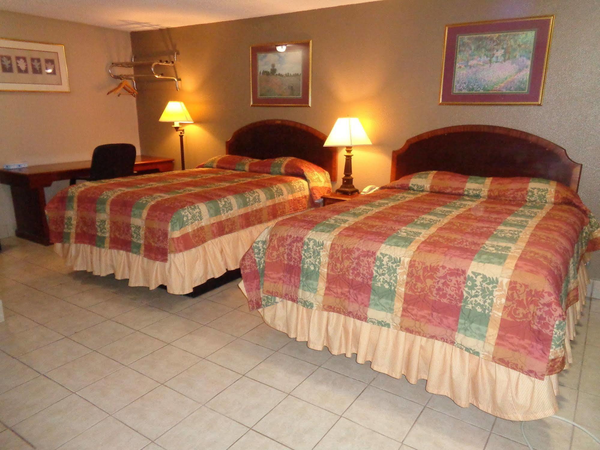 Americas Best Value Inn Woodward At 8Th St Экстерьер фото