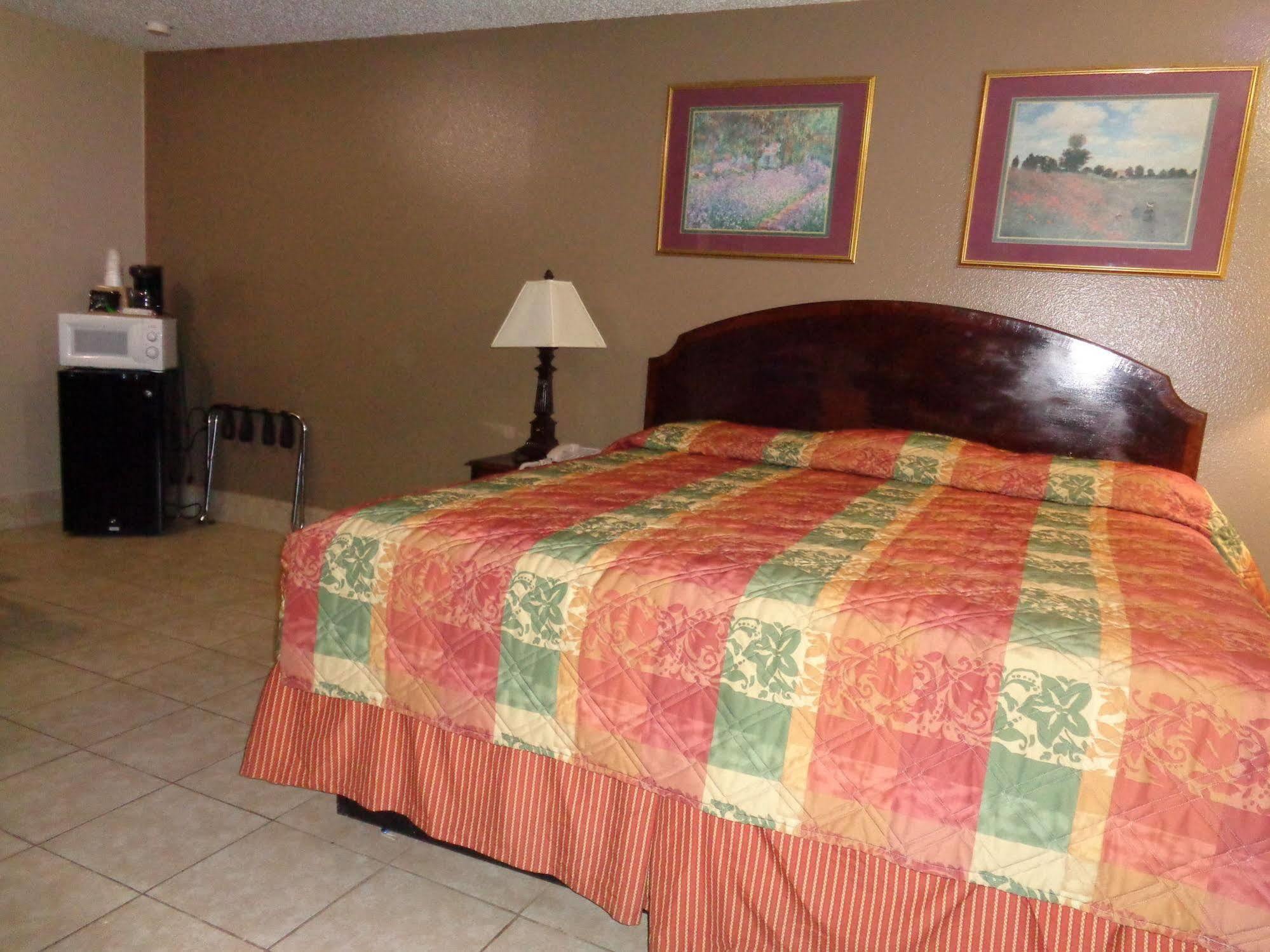 Americas Best Value Inn Woodward At 8Th St Экстерьер фото