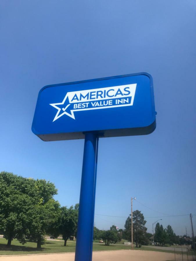 Americas Best Value Inn Woodward At 8Th St Экстерьер фото